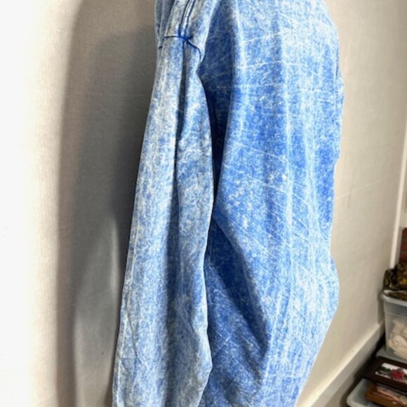 Long-Sleeved Lava Tropics Shirt from the Original Red Dirt Store - Picture 6 of 7